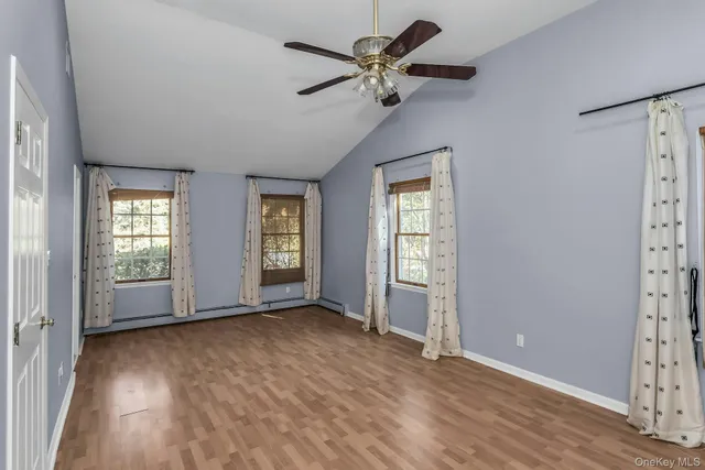a view of empty room with a ceiling fan