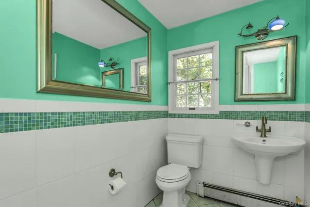 a view of empty room with window and ceiling fan