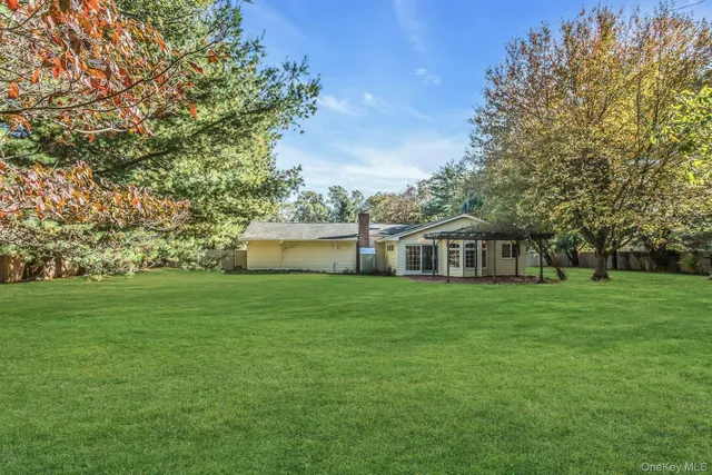 $725,000 | 3 Driftwood Lane, East Setauket, NY 11733