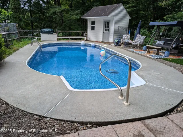 $439,000 | 206 Bear Brook Acres Drive, Moscow, PA 18444