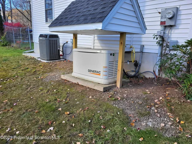 $439,000 | 206 Bear Brook Acres Drive, Moscow, PA 18444