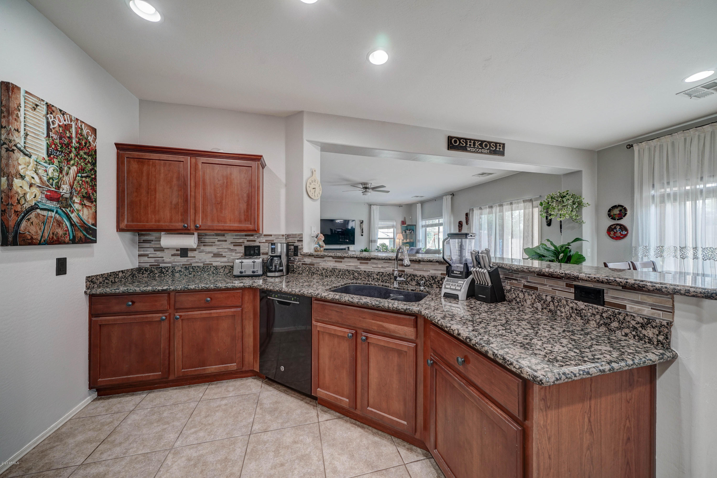 10036 West Bloch Road Tolleson, AZ 85353 - Photo 7 of 30 Kitchen