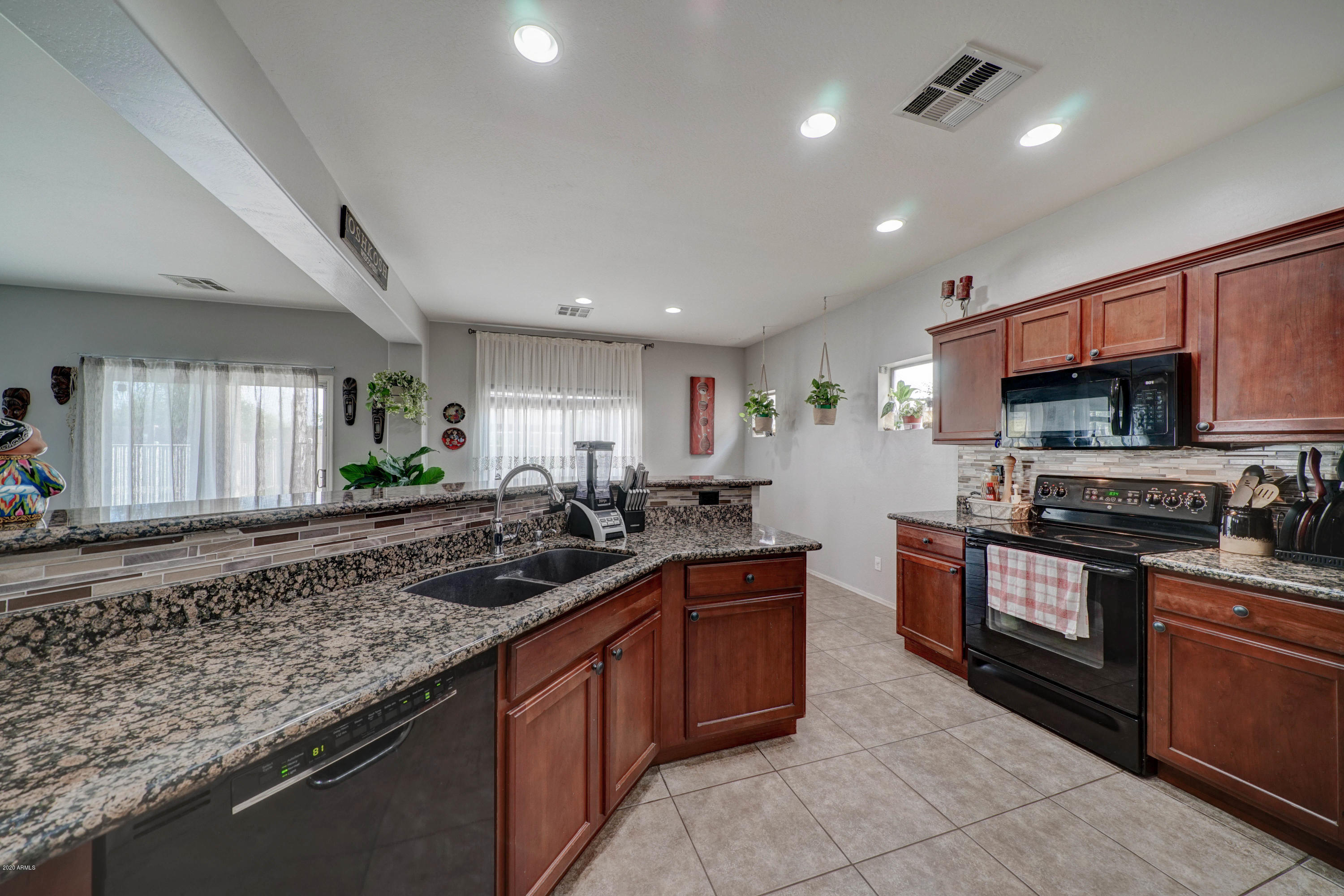 10036 West Bloch Road Tolleson, AZ 85353 - Photo 8 of 30 Kitchen