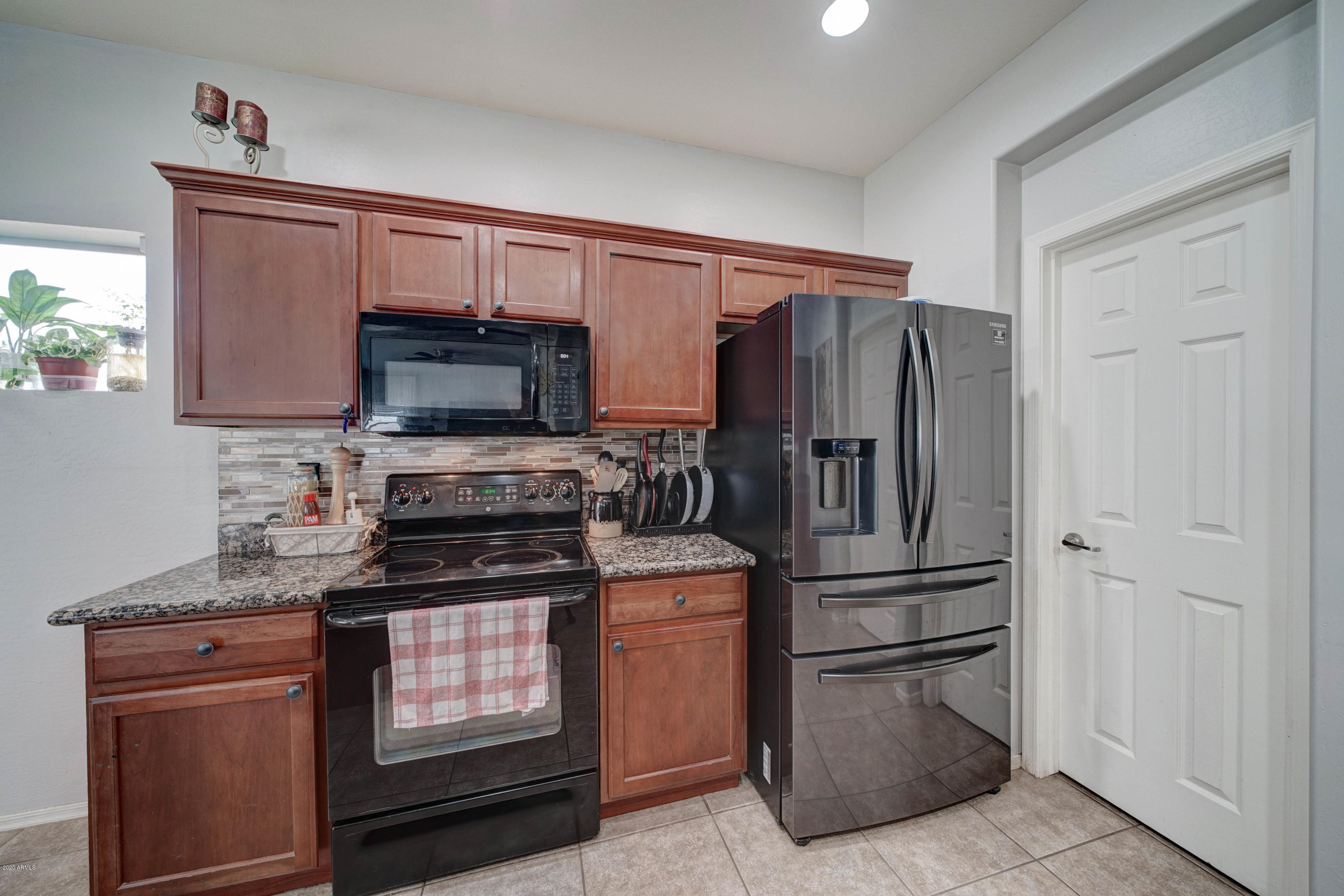 10036 West Bloch Road Tolleson, AZ 85353 - Photo 9 of 30 Kitchen