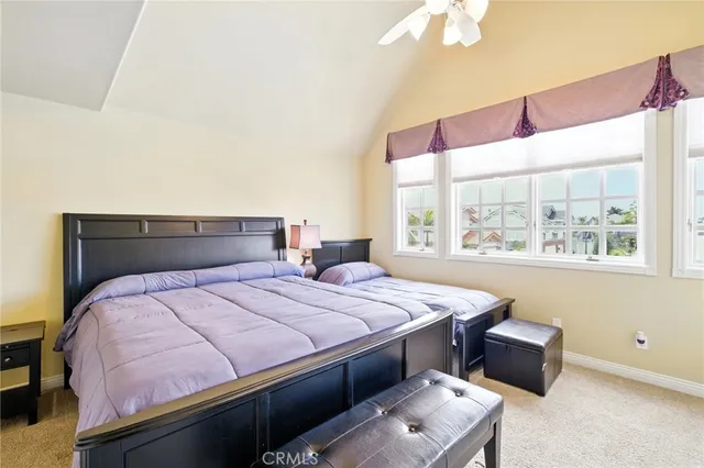 a view of entryway with livingroom