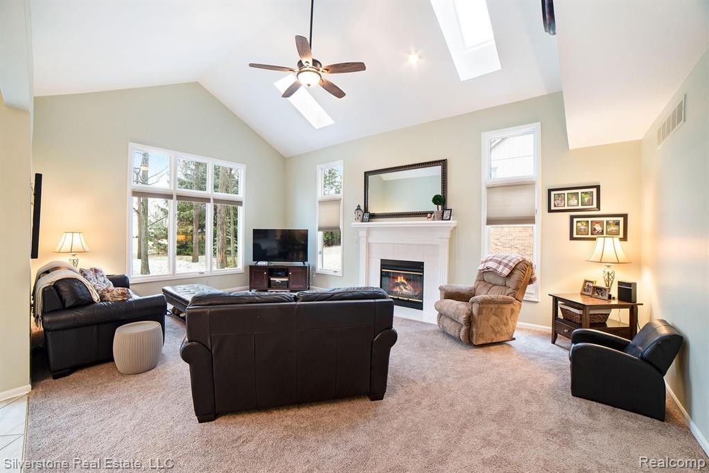 798 Grovecrest Rochester Hills, MI 48307 - Photo 8 of 49
