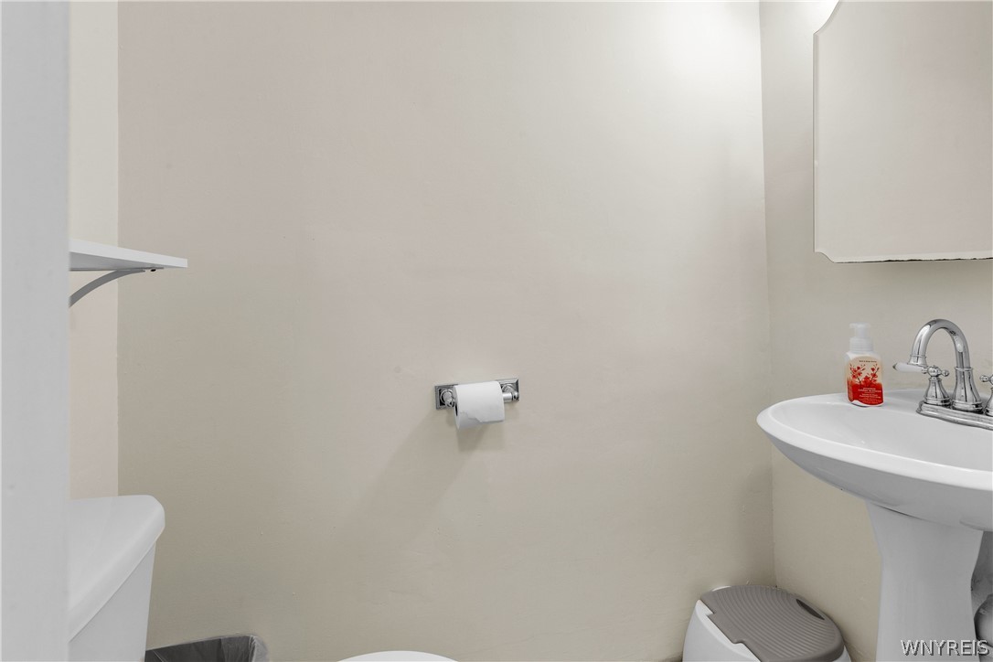 1202 Charlesgate Circle Amherst, NY 14051 - Photo 15 of 35 half bath on first floor