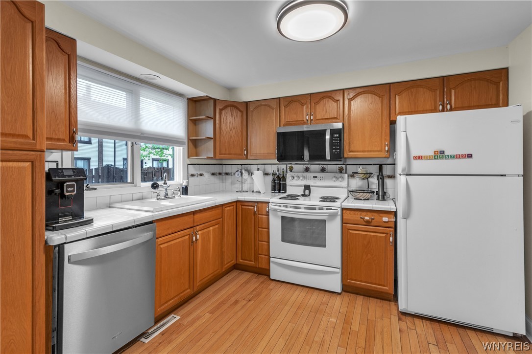 1202 Charlesgate Circle Amherst, NY 14051 - Photo 22 of 35 New dishwasher & microwave