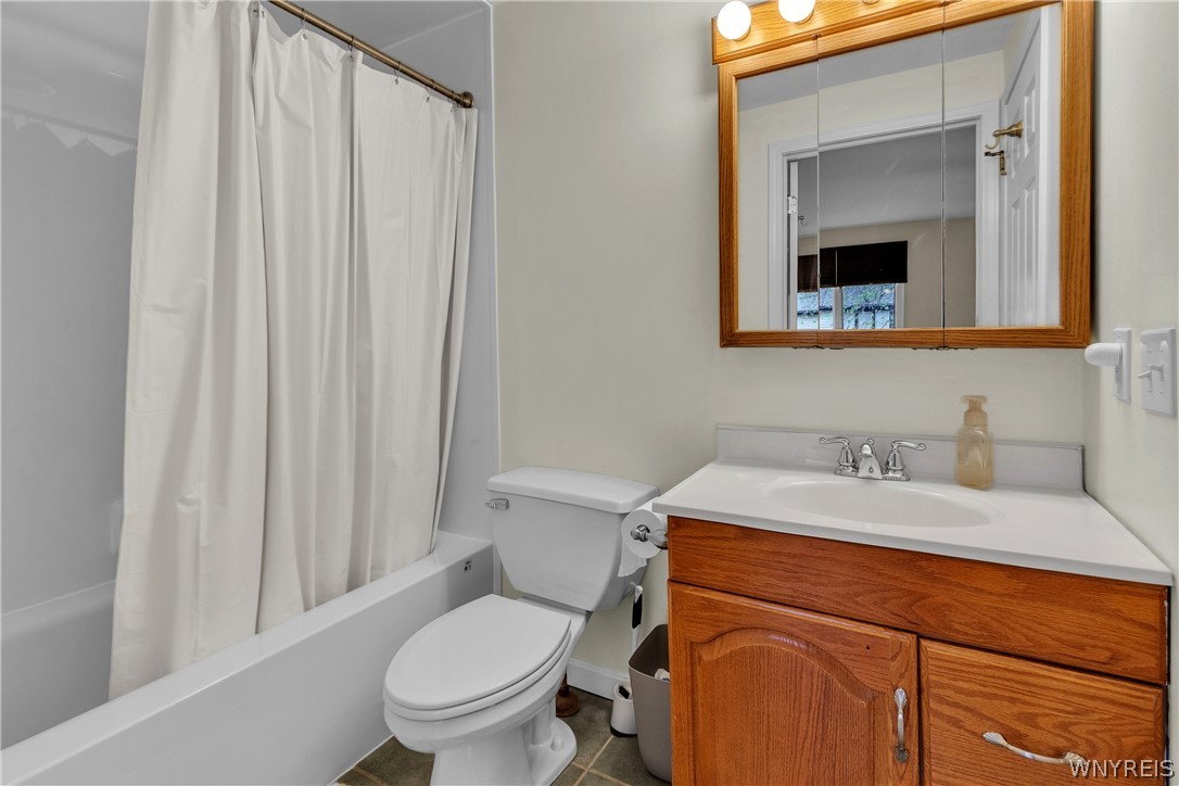 1202 Charlesgate Circle Amherst, NY 14051 - Photo 26 of 35 Split-entry bath