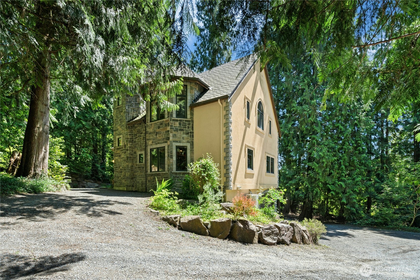 19027 Southeast May Valley Road Issaquah, WA 98027 - Photo 35 of 40