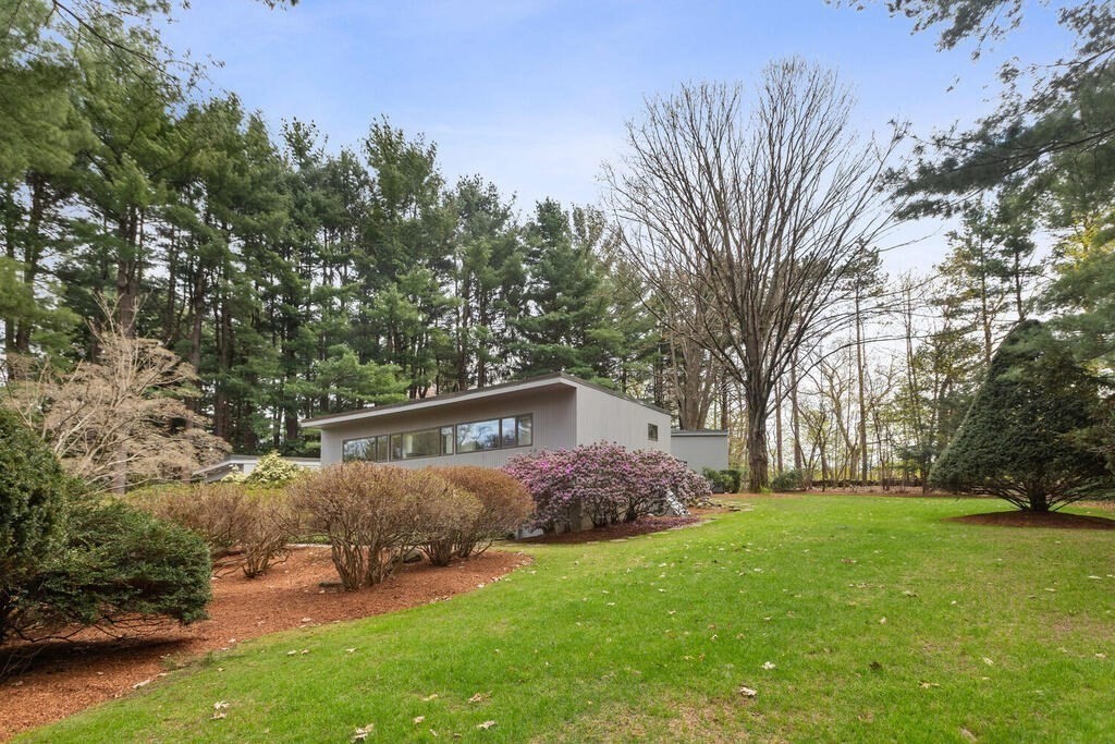 32 Barberry Road Lexington, MA 02421 - Photo 3 of 28