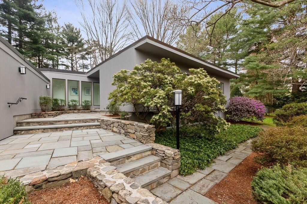 32 Barberry Road Lexington, MA 02421 - Photo 4 of 28