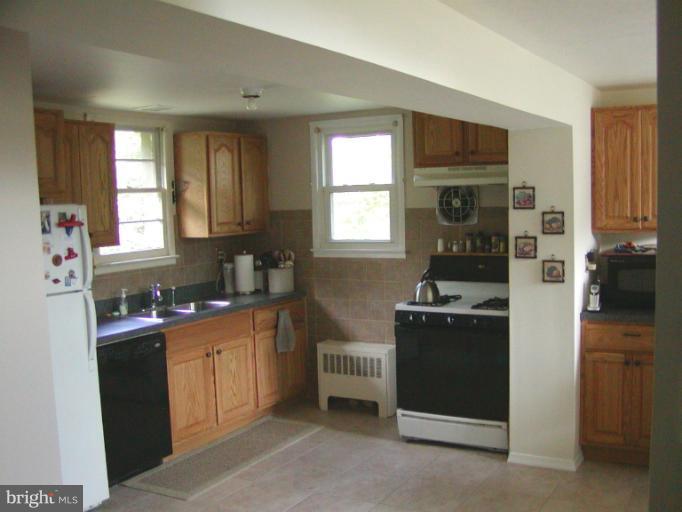 15304 Michigan Rd. Woodbridge, VA 22191 - Photo 6 of 15 Kitchen