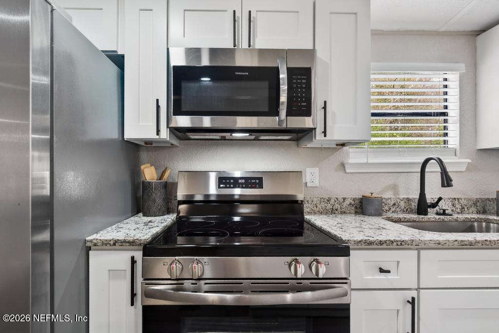 95422 Plum Loop Fernandina Beach, FL 32034 - Photo 30 of 84 a stove top oven sitting inside of a kitchen