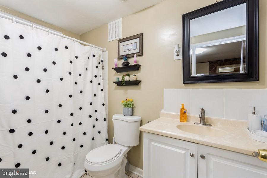 11408 Rambling Road Gaithersburg, MD 20879 - Photo 47 of 58 Bathroom 3 Lower Level