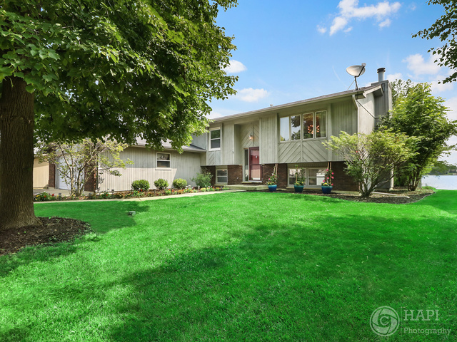 507 Beck Road Lindenhurst, IL 60046 - Photo 2 of 33