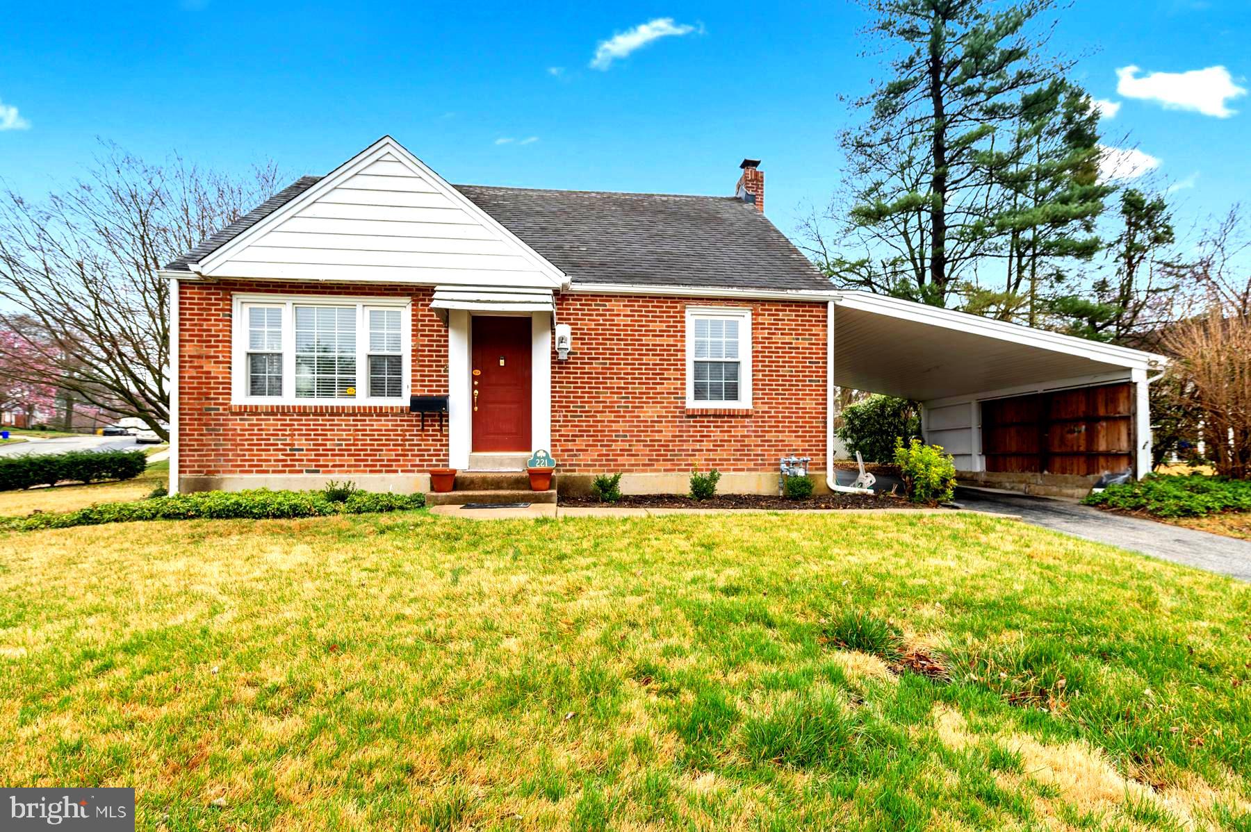 221 Golf Hills Road Havertown, PA 19083 - Photo 2 of 35