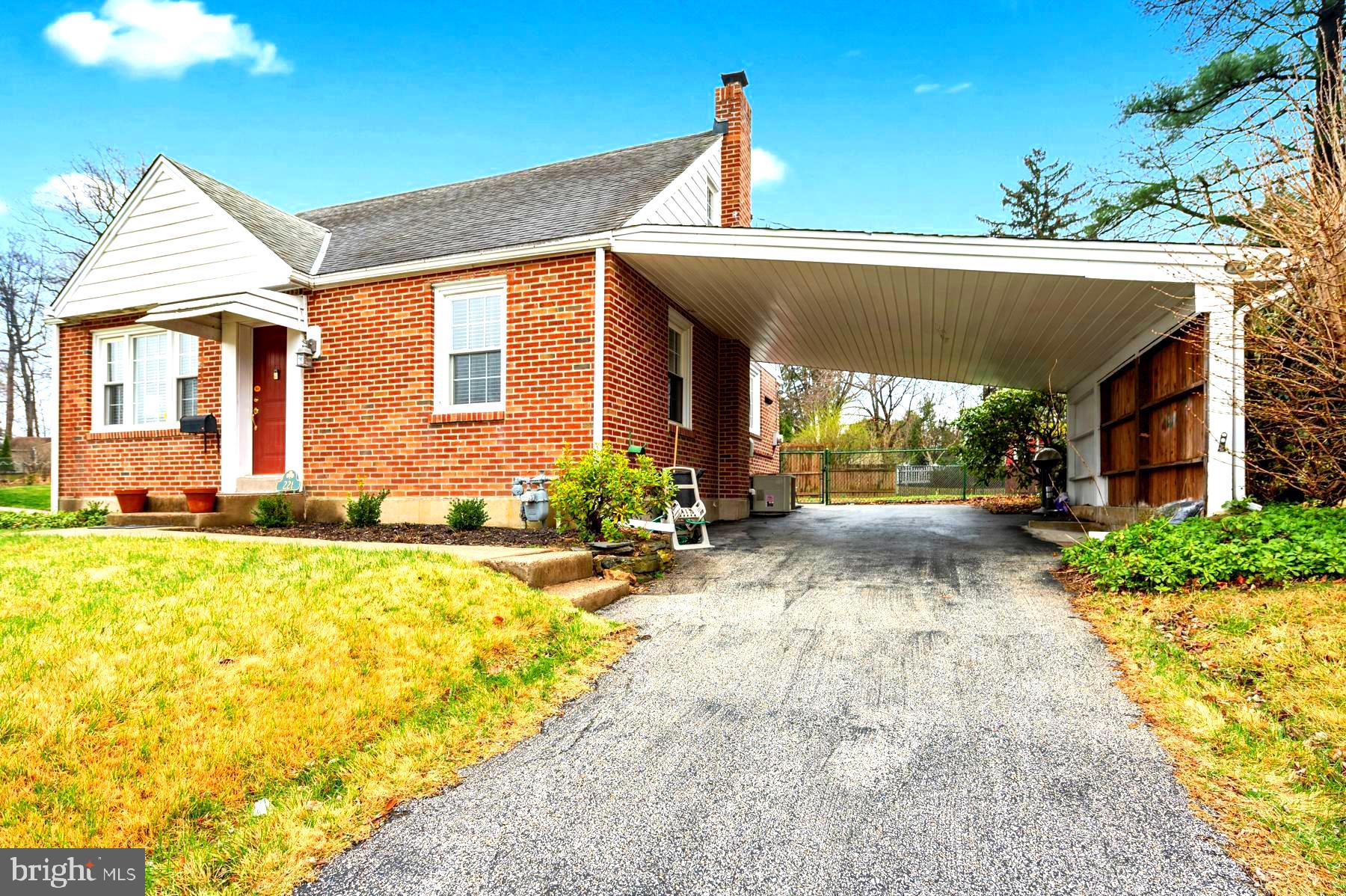 221 Golf Hills Road Havertown, PA 19083 - Photo 3 of 35