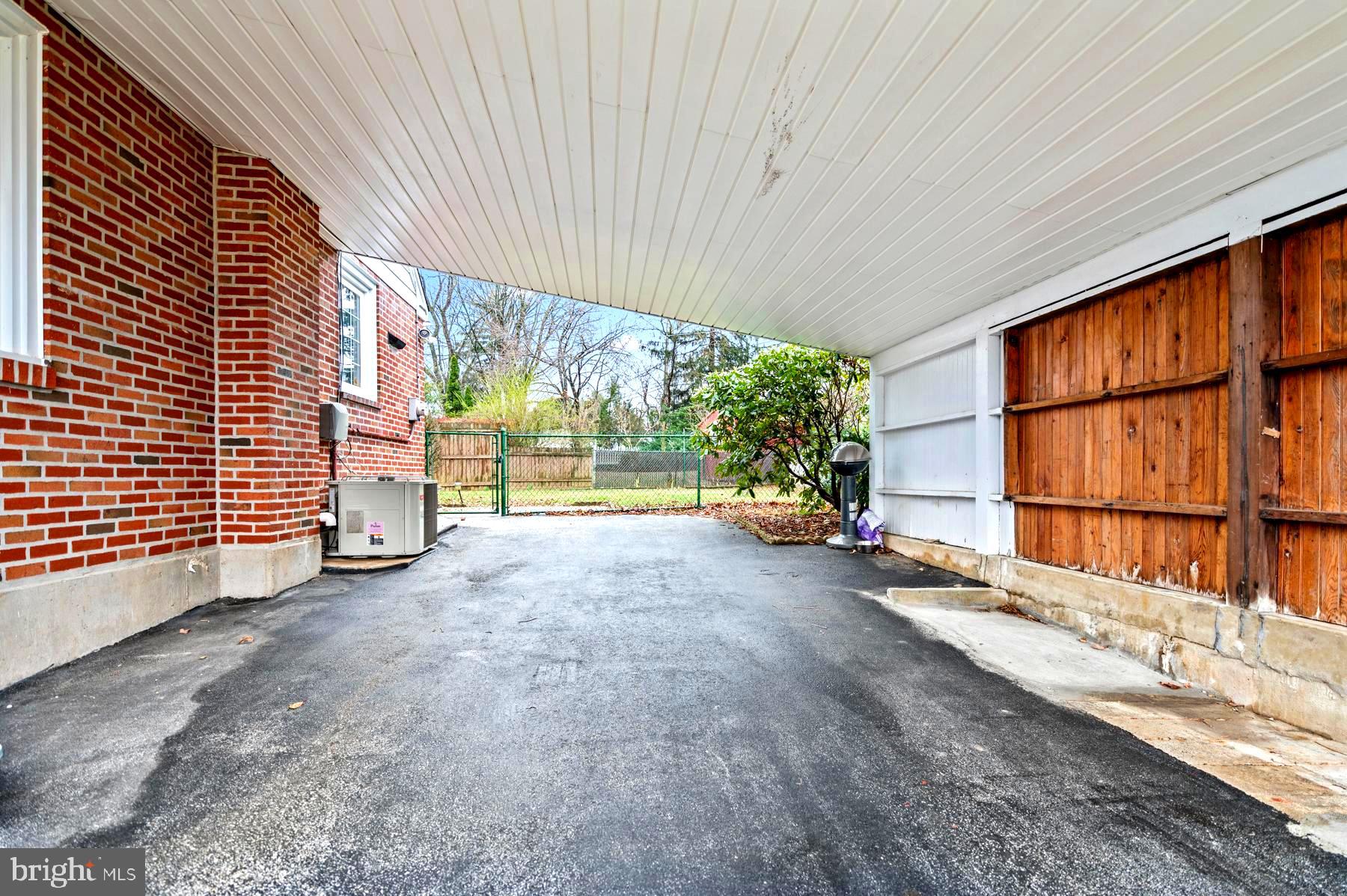 221 Golf Hills Road Havertown, PA 19083 - Photo 4 of 35