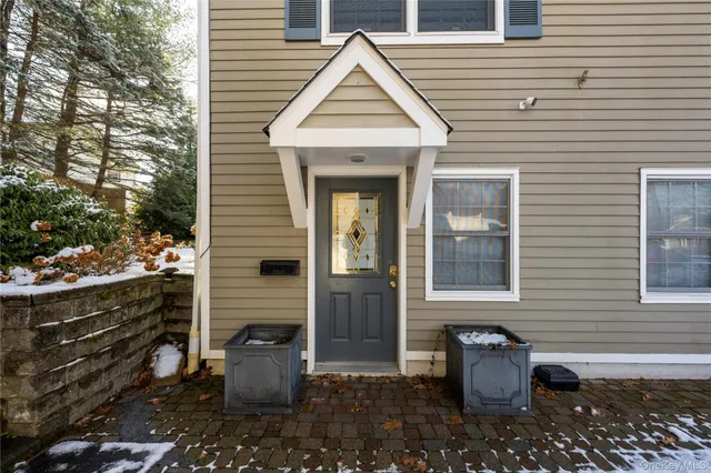 $2,100 | 4 Woodbine Drive, Unit 2, Mahopac, NY 10541