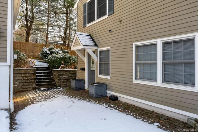 $2,100 | 4 Woodbine Drive, Unit 2, Mahopac, NY 10541