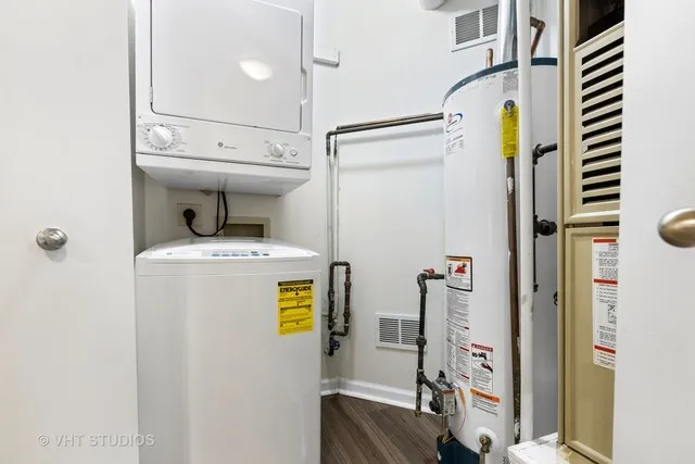 $2,124 | 1671 East Greenbriar Drive, Unit 3522, Schaumburg, IL 60173