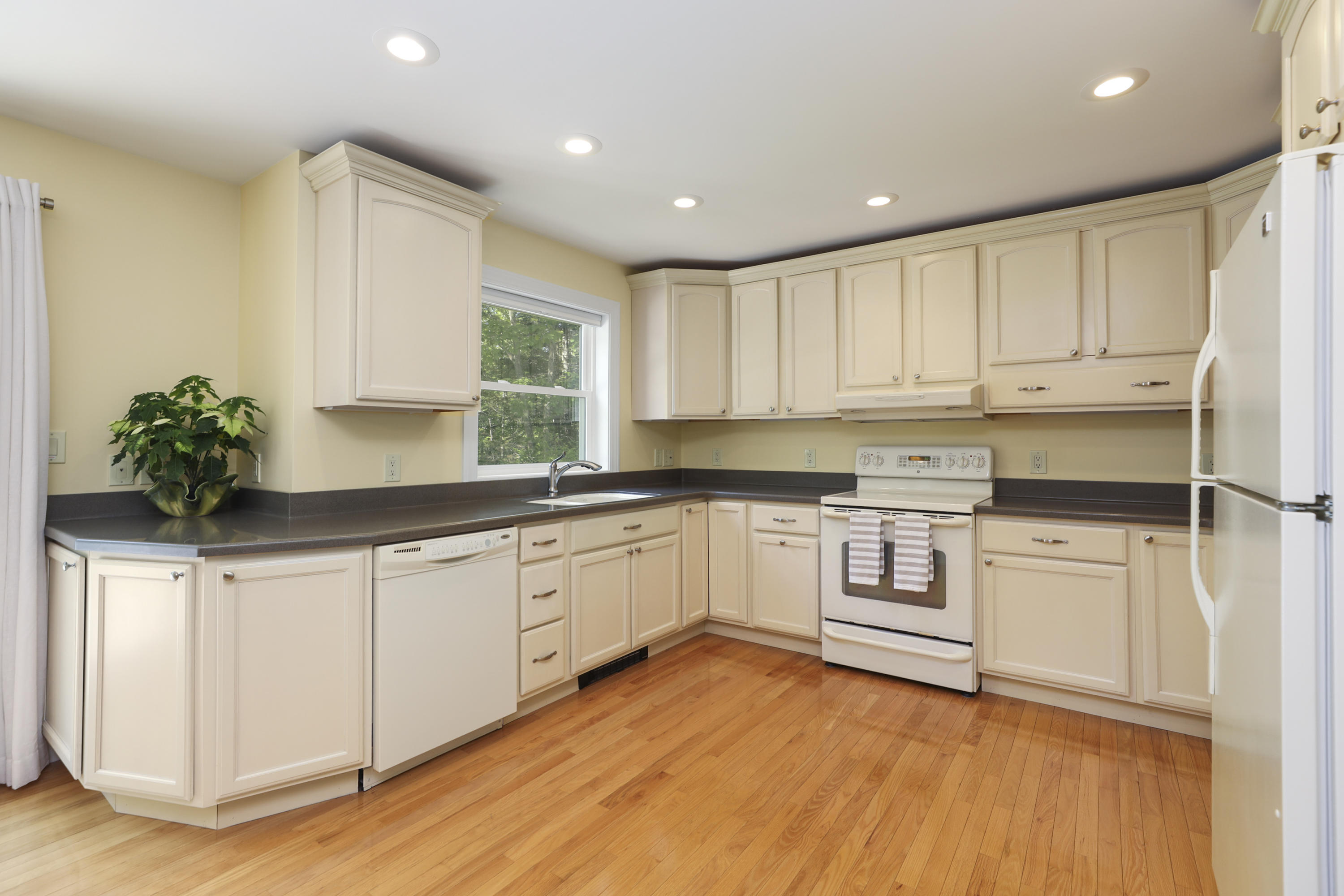 56 Clement Huff Road Kennebunkport, ME 04046 - Photo 7 of 32 014-photo-kitchen-8373110