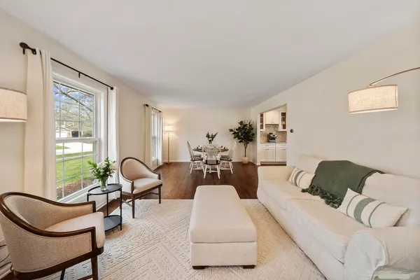 $780,000 | 690 Honeysuckle Drive, Naperville, IL 60540