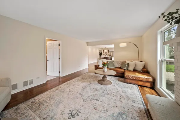 $780,000 | 690 Honeysuckle Drive, Naperville, IL 60540