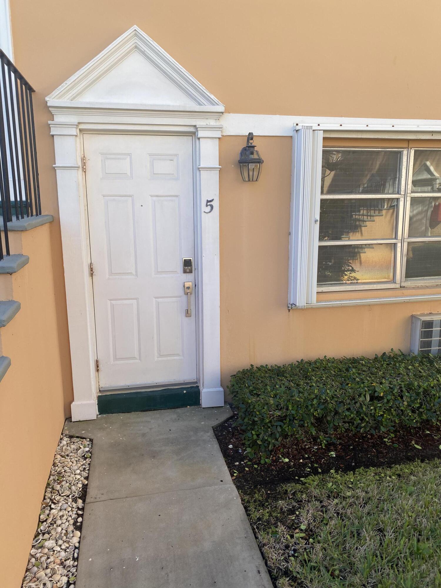 101 South Golfview Road, Unit 5 Lake Worth Beach, FL 33460 - Photo 2 of 17 D7B5EEEF-37EF-49BF-A1C8-569B877F2CBF