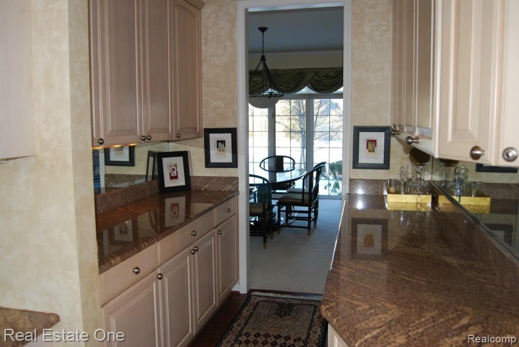 5765 Kirkridge Trail Rochester, MI 48306 - Photo 11 of 23 Butler's Pantry