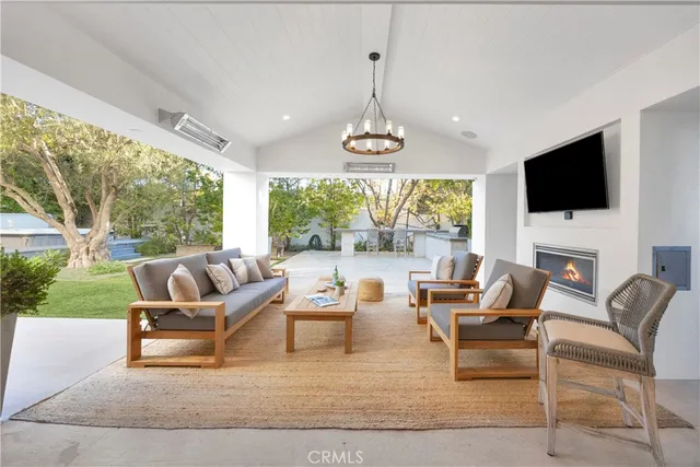 $3,499,000 | 6712 Morning Tide Drive, Huntington Beach, CA 92648