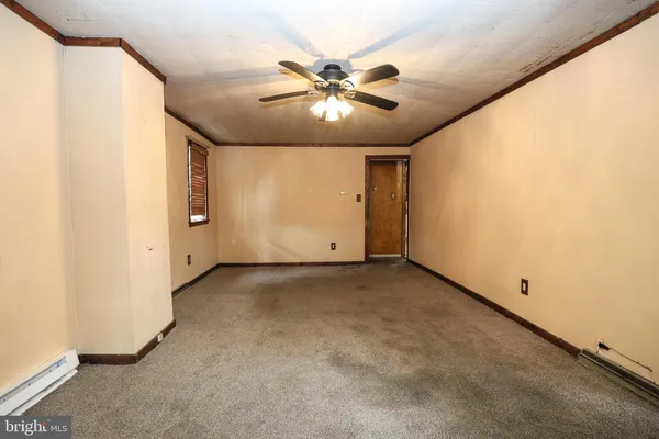 a view of utility room