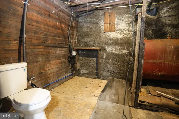 a view of an empty room with closet