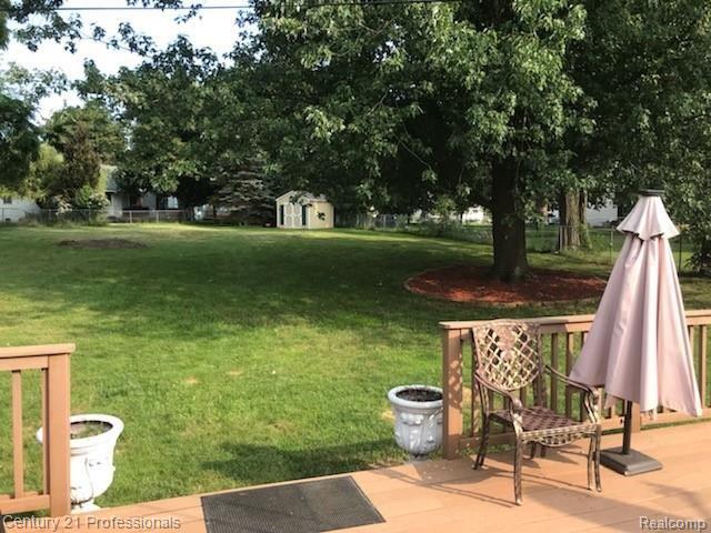 905 Brighton Lake Road Brighton, MI 48116 - Photo 7 of 29 IMG_19581001.jpg