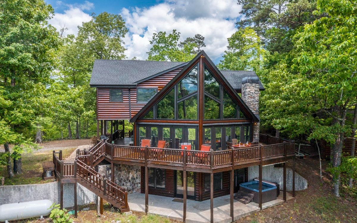185 Choctaw Ridge Blue Ridge, GA 30513 - Photo 1 of 4 Main View