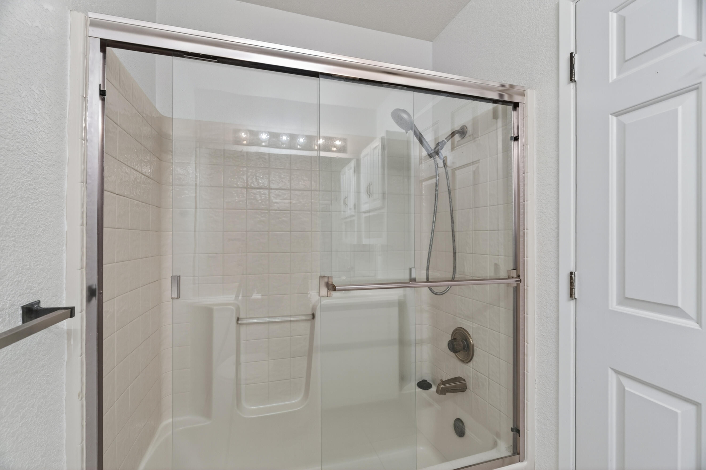 200 Ridgetop Drive, Unit 22 Redding, CA 96003 - Photo 23 of 29 Bathroom 2