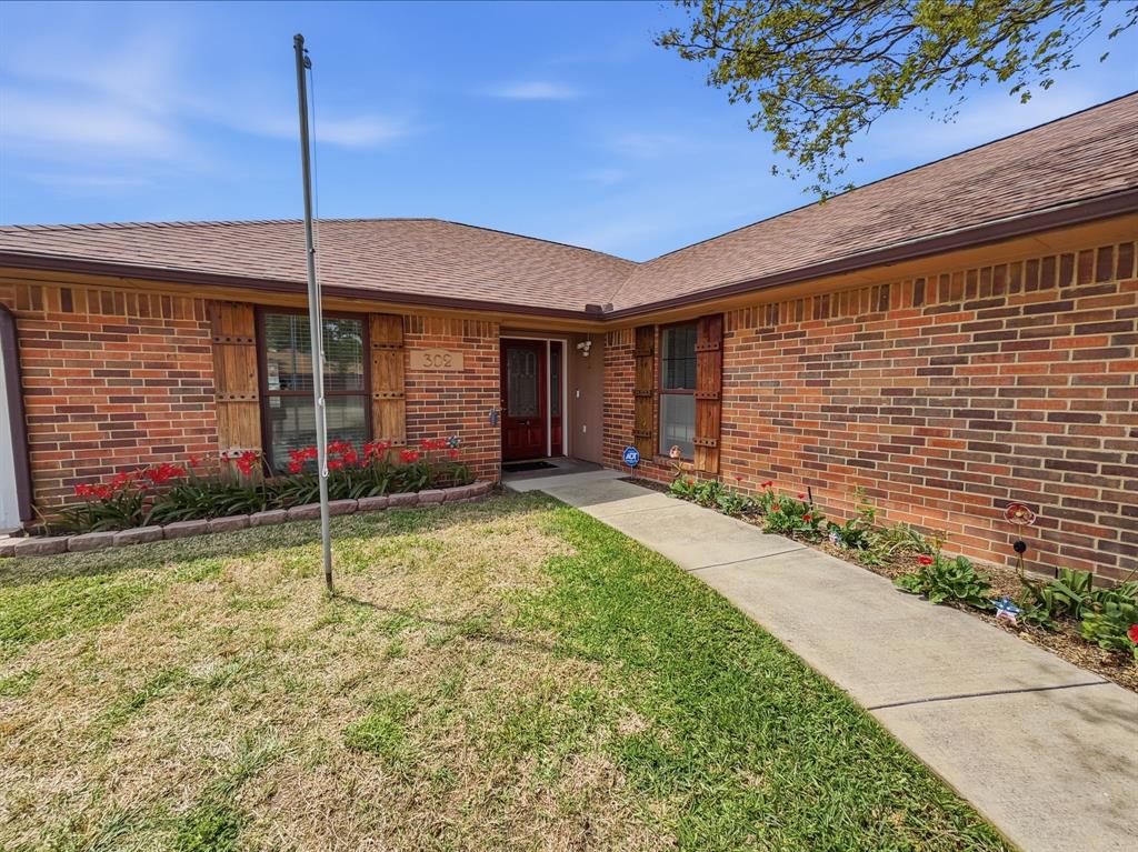 302 Apollo Road Garland, TX 75040 - Photo 2 of 40