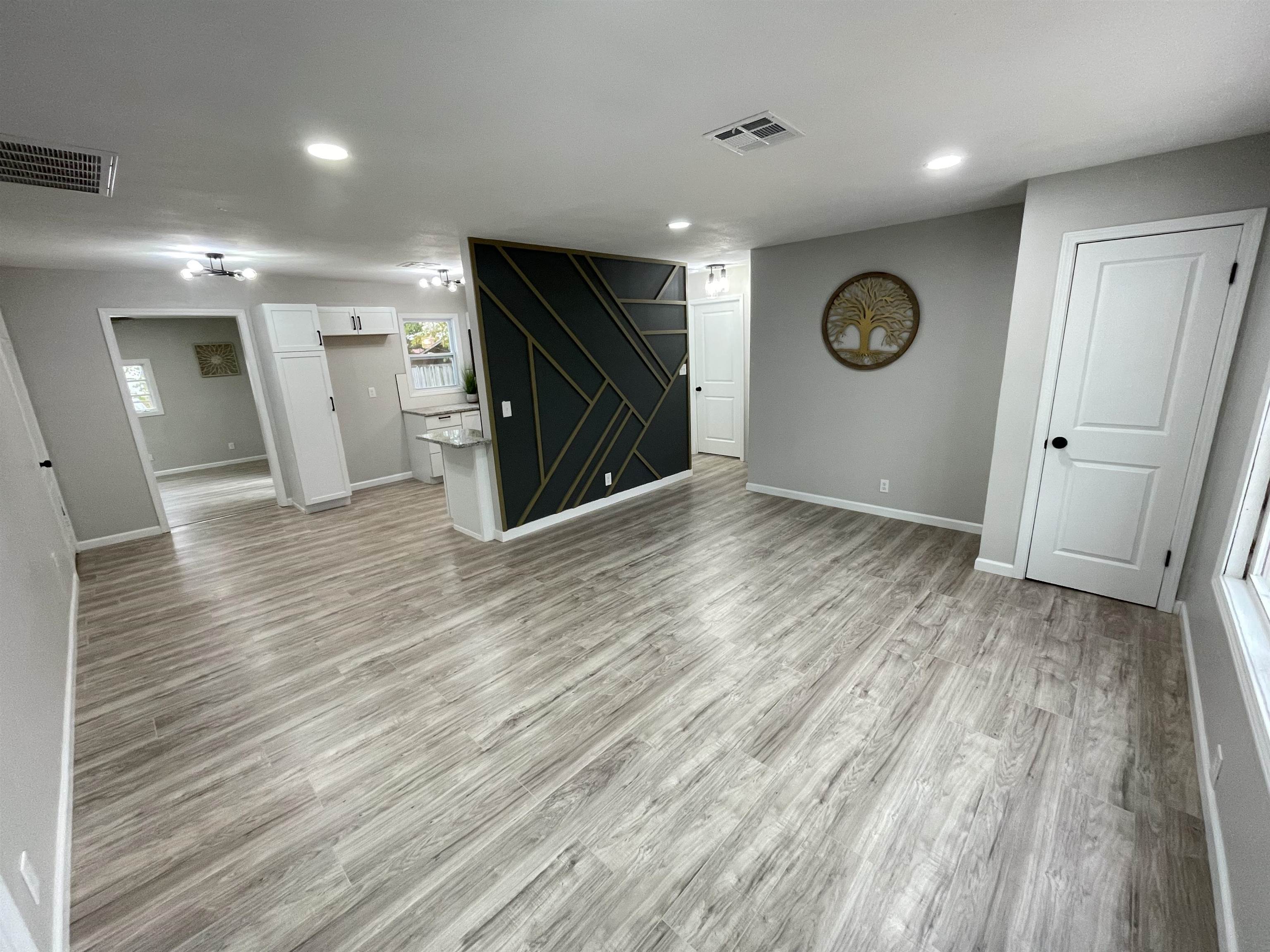 2050 South Grove Street Wichita, KS 67211 - Photo 4 of 23