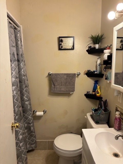 815 North 2nd Street Rochelle, IL 61068 - Photo 17 of 52 a bathroom with a toilet sink and mirror