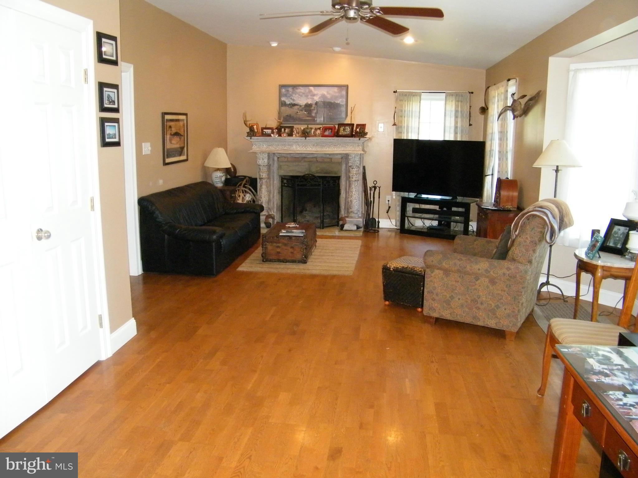16012 Trenton Road Upperco, MD 21155 - Photo 8 of 29 Living Room