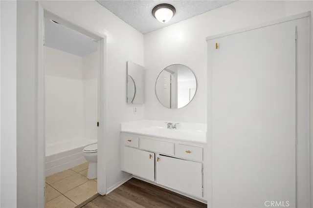 $1,900 | 1111 East Lexington Drive, Unit 203, Glendale, CA 91206