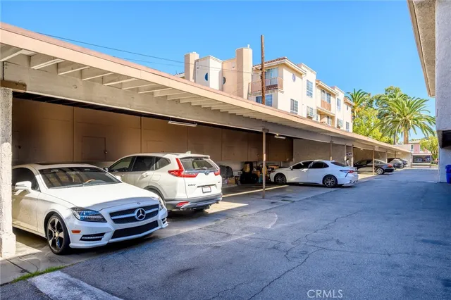 $1,900 | 1111 East Lexington Drive, Unit 203, Glendale, CA 91206