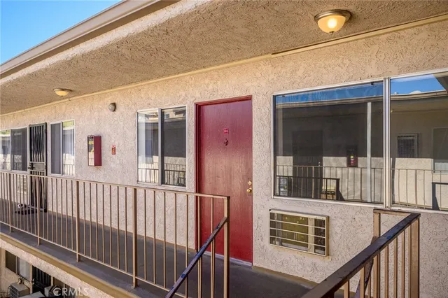 $1,900 | 1111 East Lexington Drive, Unit 203, Glendale, CA 91206