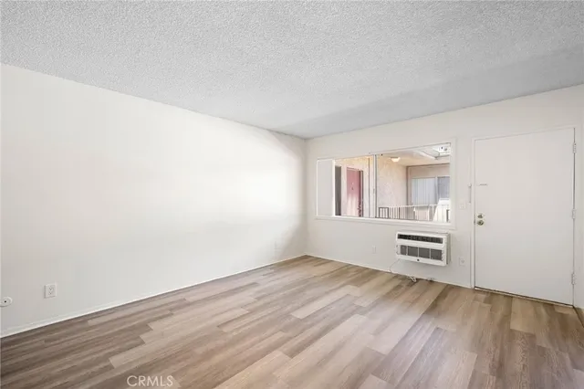 $1,900 | 1111 East Lexington Drive, Unit 203, Glendale, CA 91206