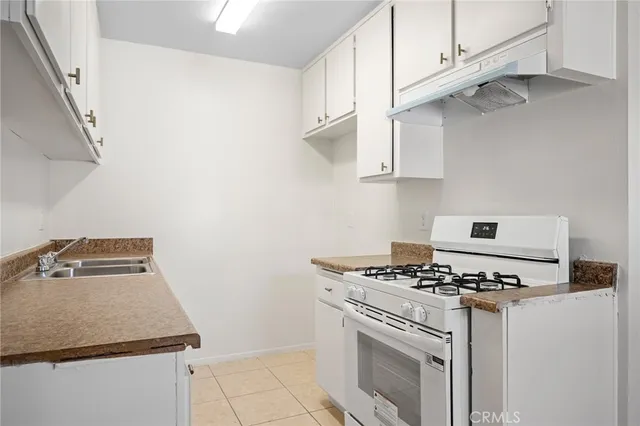 $1,900 | 1111 East Lexington Drive, Unit 203, Glendale, CA 91206