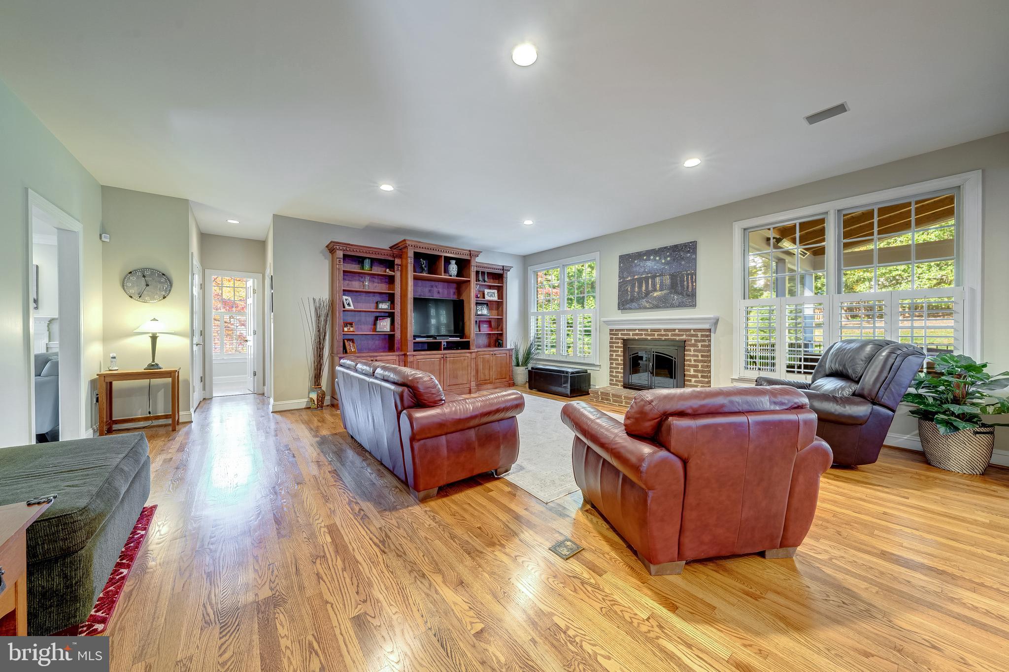 1854 Valley Wood Road McLean, VA 22101 - Photo 11 of 70 FAMILY ROOM WITH BUILT-IN