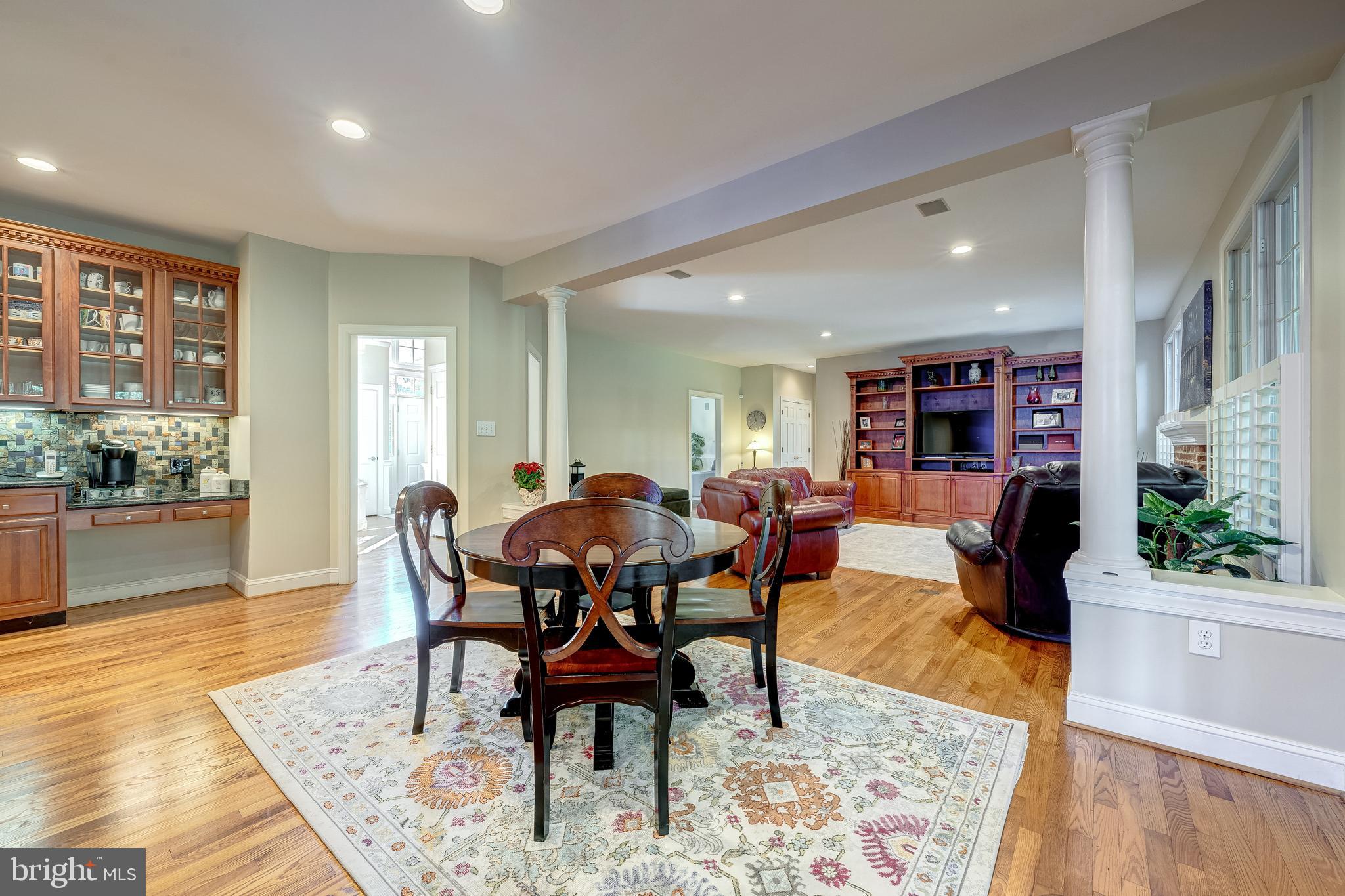 1854 Valley Wood Road McLean, VA 22101 - Photo 18 of 70 BACK TO BREAKFAST AREA; SIGHT LINES TO FAMILY ROOM