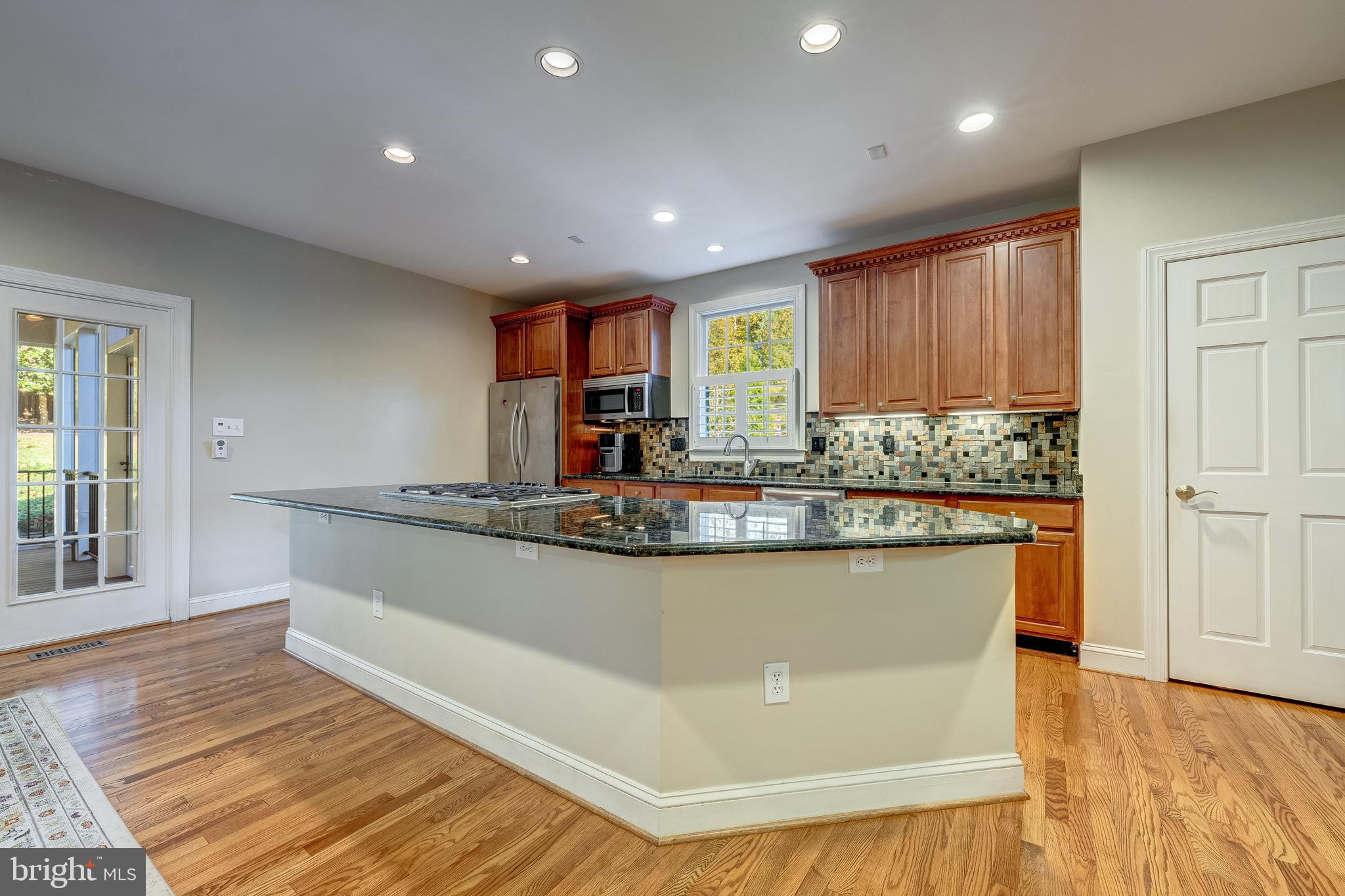 1854 Valley Wood Road McLean, VA 22101 - Photo 20 of 70 EXPANSIVE ISLAND, 42" CABINETS & PANTRY