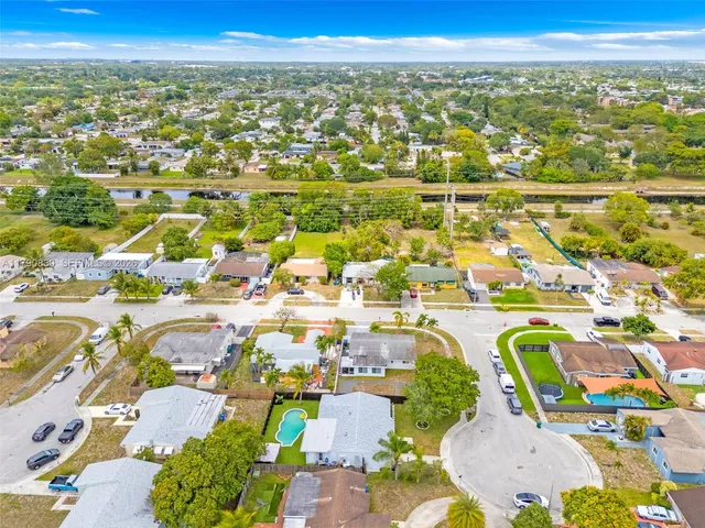 $624,700 | 181 Southwest 76th Terrace, Margate, FL 33068